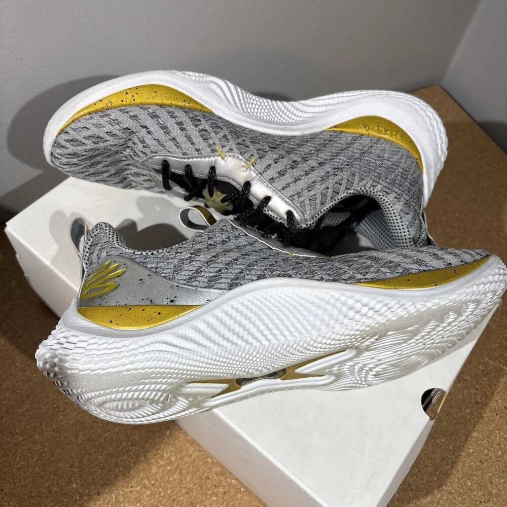 Under Armour Curry Flow 10 Low Young Wolf Gray Basketball Warriors NBA